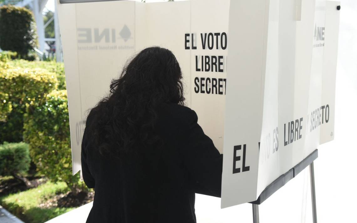 Incluirán leyenda por los 70 años del voto femenino en papelería